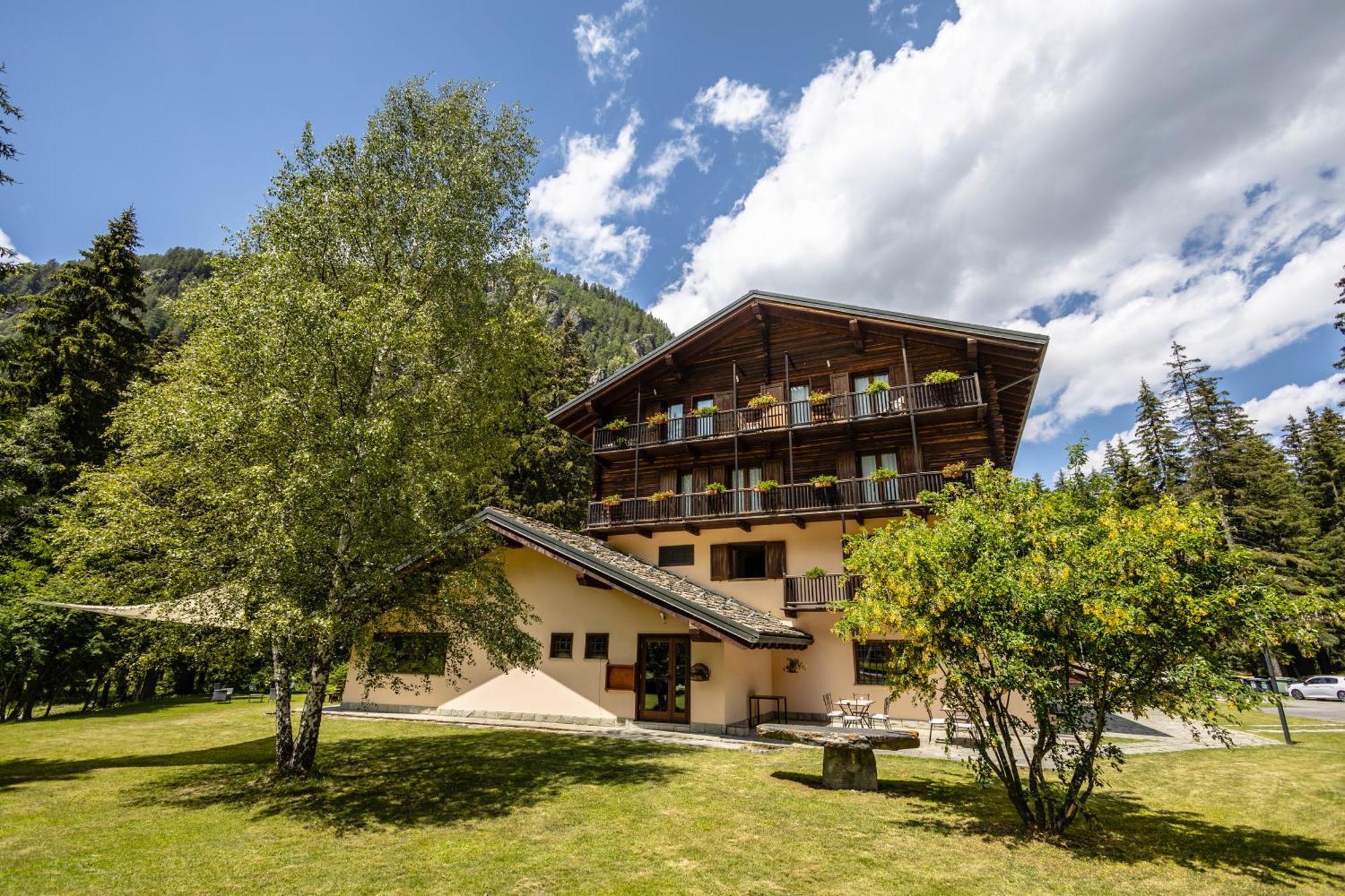Alpine Forest Hotel تشامبولوك المظهر الخارجي الصورة